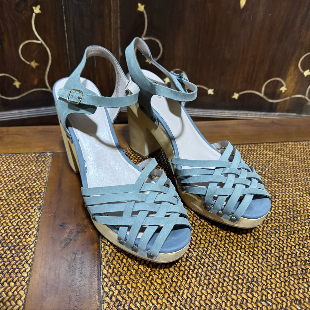 Hinge Blue Platform Shoes With Strappy Design